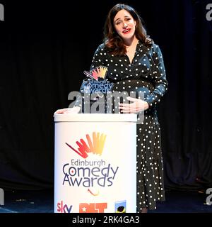Édimbourg, Écosse, Royaume-Uni. 24 août 2023. Edinburgh Fringe Festival : les nominés des Comedy Awards sont annoncés sur le site Assembly Checkpoint. Nominée Janine Harouni. Crédit : Craig Brown/Alamy Live News Banque D'Images