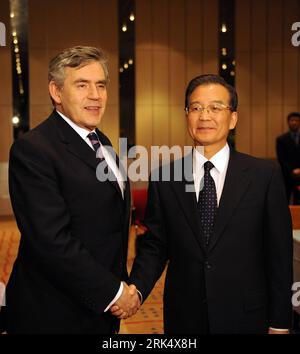 Bildnummer : 53675802 Datum : 17.12.2009 Copyright : imago/Xinhua le premier ministre chinois Wen Jiabao (à droite) serre la main du premier ministre britannique Gordon Brown à Copenhague, Danemark, le 17 décembre 2009. (Xinhua/Liu Jiansheng) (zhs) (1)DENMARK-COPENHAGEN-CHINA-WEN JIABAO-BRITAIN-BROWN PUBLICATIONxNOTxINxCHN People Politik Klimagipfel Weltklimagipfel Kopenhagen kbdig xng 2009 17 2009 quadrat premiumd Bildnummer 53675802 1 Date 17 12 2009 Copyright Banque D'Images