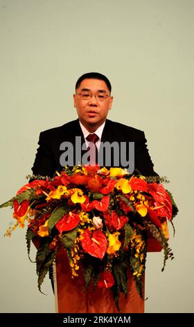 Bildnummer : 53679522 Datum : 20.12.2009 Copyright : imago/Xinhua (091220) -- MACAO, 20 décembre 2009 (Xinhua) -- Fernando Chui Sai On, nouveau directeur général de la région administrative spéciale de Macao (RAS), prononce un discours lors de la réunion de célébration marquant le 10e anniversaire du retour de Macao à la patrie et l'inauguration du troisième mandat du gouvernement de la RAS de Macao à Macao, dans le sud de la Chine, le 20 décembre 2009. (Xinhua/Fan Rujun) (wjd) CHINA-MACAO-10E ANNIVERSAIRE-INAUGURATION-CHUI SAI ON-SPEECH (CN) PUBLICATIONxNOTxINxCHN People Politik Jahrestag Macao kbdig xc Banque D'Images