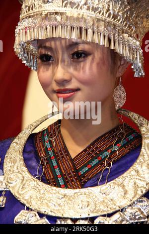 Bildnummer: 53684933  Datum: 22.12.2009  Copyright: imago/Xinhua (091223) -- BEIJING, Dec. 23, 2009 (Xinhua) -- A young mainden of Miao ethnic group prepares for her performance during a musical festival at the Xinghewan Community in Beijing, Dec. 22, 2009. A grand song and dance pageant featuring the distinctive and primitive music, song and dance of ethnic minorities from Yunnan, Guizhou, Inner Mongolia are staged on to entertain Beijing citizens. (Xinhua/Zhang Aidong) (px) (2)CHINA-BEIJING-PRIMITIVE SONG AND DANCE-ETHNIC MINORITIES-PAGEANT(CN) PUBLICATIONxNOTxINxCHN kbdig xkg 2009 hoch  o0 Stock Photo