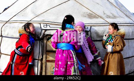 Bildnummer: 53688646  Datum: 28.12.2009  Copyright: imago/Xinhua (091228) -- XI UJIMQIN QI (INNER MONGOLIA), Dec. 28, 2009 (Xinhua) -- Girls of Mongolian ethnic group laugh in front of a Monglian yurt in Xi Ujimqin Qi, north China s Inner Mongolia Autonomous Region, on Dec. 28, 2009. Ujimqin grassland ice and snow carnival is opened here on Monday, with many activities including horse-racing, archery, picking things on a running horse and camel-racing, attracting tourists here to taste the unique custom of Mongolian ethnic group. (Xinhua/Ren Junchuan) (lr) (4)CHINA-INNER MONGOLIA-XI UJIMQIN QI Stock Photo