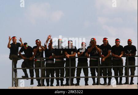 Bildnummer : 53691059 Datum : 29.12.2009 Copyright : imago/Xinhua (091230) -- JÉNINE, 30 décembre 2009 (Xinhua) -- des policiers palestiniens participent à un rassemblement pour célébrer le 50e anniversaire de la fondation du mouvement Fatah dans la ville de Jénine, en Cisjordanie, le 29 décembre 2009. (Xinhua/Ayman Nobani) (jl) (5)PALESTINE-JENIN-FATAH-ANNIVERSARY-CELEBRATION PUBLICATIONxNOTxINxCHN Politik Palästina Jahrestorag Fatah kbdig xcb 2009 quer o0 Palästinensische Autonomiegebiete Polizei Staat Polizist Jahrestorg Gründung Bildnummer 53691059 Date 29 12 2009 Copyright Imago XINHUA Jenin DEC 30 2009 Banque D'Images