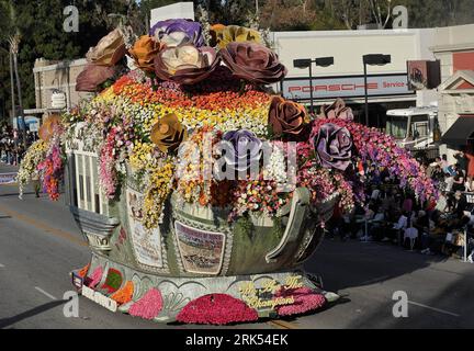 Bildnummer : 53693635 Datum : 01.01.2010 Copyright : imago/Xinhua (100102) -- PASADENA, Jan. 2, 2010 (Xinhua) -- le char nous sommes les Champions assiste à la Rose Parade du jour de l'an à Pasadena, Californie, États-Unis, le 1 janvier 2010. Le 121e défilé traditionnel des roses du nouvel an a eu lieu vendredi à Pasadena. (Xinhua/Qi Heng) (zcc) (7)US-CALIFORNIA-121ST ROSE PARADE PUBLICATIONxNOTxINxCHN Neujahr Neujahrsparade Parade Rosenparade kbdig xng 2010 quer o0 Wagen Bildnummer 53693635 Date 01 01 2010 Copyright Imago XINHUA Pasadena Jan 2 2010 XINHUA le flotteur nous sommes les champions Atten Banque D'Images