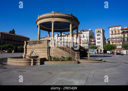 Pampelune, Espagne - 31 juillet 2022 : kiosque à musique Plaza del Castillo dans la ville espagnole de Pampelune Banque D'Images