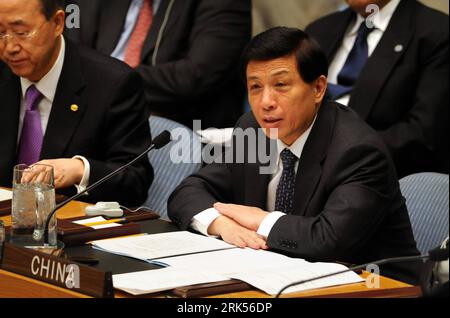 Bildnummer : 53709755 Datum : 06.01.2010 Copyright : imago/Xinhua (100106) -- NEW YORK, 6 janvier 2010 (Xinhua) -- le représentant permanent chinois auprès des Nations Unies, Zhang Yesui, qui assure la présidence tournante du conseil pour le mois de janvier, préside une réunion publique du Conseil de sécurité sur l'Afghanistan au siège de l'ONU à New York, aux États-Unis, le 6 janvier 2010. Le Conseil de sécurité des Nations Unies a tenu mercredi une séance publique sur l'Afghanistan. (Xinhua/Shen Hong) (gxr) (1)U.S.-NEW YORK-un-AFGHANISTAN-SESSION PUBLICATIONxNOTxINxCHN People Politik un Sitzung Sicherheitsrat Weltsicherheitsrat kbdig Banque D'Images