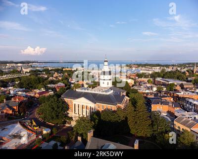 Une vue aérienne de la Maryland State House dans le centre-ville d'Annapolis, Maryland au coucher du soleil Banque D'Images