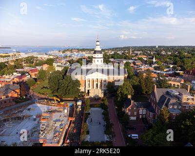 Une vue aérienne de la Maryland State House dans le centre-ville d'Annapolis, Maryland au coucher du soleil Banque D'Images