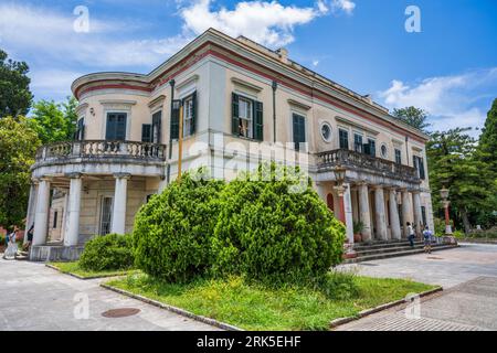 Villa mon repos, résidence d’été originale du Haut-Commissaire britannique, aujourd’hui Musée de Palaiopolis – Île de Corfou, Îles Ioniennes, Grèce Banque D'Images