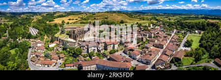 Vue aérienne de St Antoine ou Saint Antoine l Abbaye dans le Vercors en Isère, Auvergne Rhône Alpes, France Banque D'Images