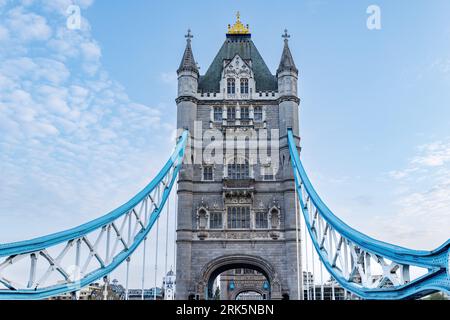 Détail du Tower Bridge de Londres. Il est combiné bascule et pont suspendu à Londres, construit entre 1886 et 1894. Il traverse le clo de la Tamise Banque D'Images