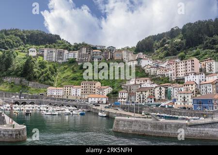 Petit village de pêcheurs appelé elantxobe au pays basque. Espagne. Données 22-10-21 Banque D'Images