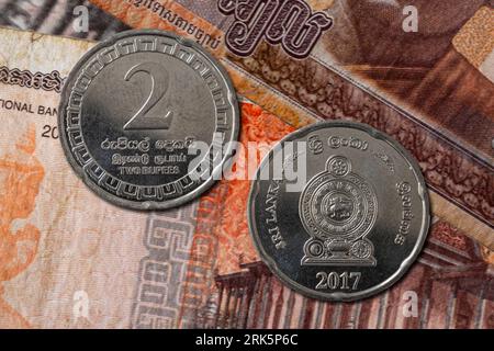 Un gros plan des pièces de roupie du Sri Lanka Banque D'Images