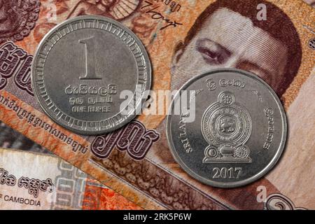 Un gros plan des pièces de roupie du Sri Lanka Banque D'Images