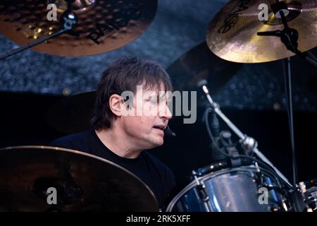 Trondheim, Norvège. 11th, août 2023. Le groupe de hard rock norvégien Stargazer donne un concert au Sverresborg Folkemuseum à Trondheim. Ici le batteur Svend Skogheim est vu en direct sur scène. (Crédit photo : Gonzales photo - Tor Atle Kleven). Banque D'Images