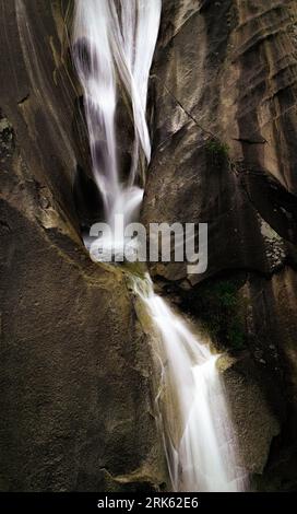 Une vue pittoresque sur Eurobin Upper Falls, située sur la pittoresque Mount Buffalo Road à Mount Buffalo, Victoria, Australie Banque D'Images