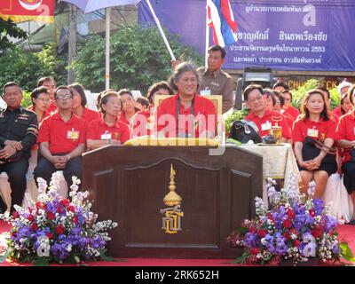 Bildnummer : 53796258 Datum : 14.02.2010 Copyright : imago/Xinhua (100214) -- BANGKOK, 14 février 2010 (Xinhua) -- la Princesse de Thaïlande Maha Chakri Sirindhorn (C) préside une cérémonie du programme Chine-Thaïlande 2010 Happy Spring Festival à Bangkok, Thaïlande, le 14 février 2010. Plus de 100 000 personnes ont participé à l'activité célébrant le nouvel an lunaire chinois et marquant le 35e anniversaire de la fondation des relations diplomatiques sino-thaïlandaises. (Xinhua/Li Xiaohu) (zw) (1)THAILAND-BANGKOK-CHINA-CELEBRATION PUBLICATIONxNOTxINxCHN People Politik kbdig xmk 2010 quer o0 Neujahr, Frühlingsfest Bi Banque D'Images