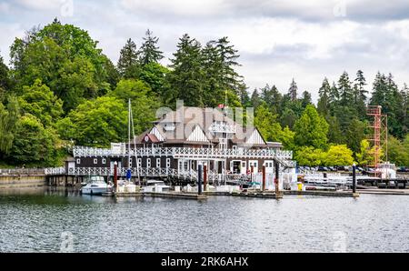 Pavillon (1910) à la marina de Coal Harbour du Royal Vancouver Yacht Club, Stanley Park, Vancouver, C.-B., Canada. Banque D'Images