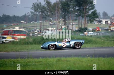 John Fulp dans une Lola T70 Mk.2 Chevrolet vainqueur de la course Watkins Glen USRRC 1966 Banque D'Images