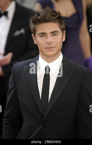 Bildnummer : 53840863 Datum : 07.03.2010 Copyright : imago/Xinhua (100308) -- HOLLYWOOD, 8 mars 2010 (Xinhua) -- l'acteur Zac Efron arrive pour la 82e cérémonie des Oscars au Kodak Theater à Hollywood, Californie, États-Unis, le 7 mars 2010. (Xinhua/Qi Heng) (zw) (8)US--HOLLYWOOD-OSCARS-ARRIVAGES PUBLICATIONxNOTxINxCHN People film 82. Oscars Oscar Oscars Hollywood Porträt kbdig xcb 2010 hoch Bildnummer 53840863 Date 07 03 2010 Copyright Imago XINHUA Hollywood Mars 8 2010 l'acteur XINHUA Zac Efron arrive pour la 82e cérémonie des Oscars AU Kodak Theatre i. Banque D'Images