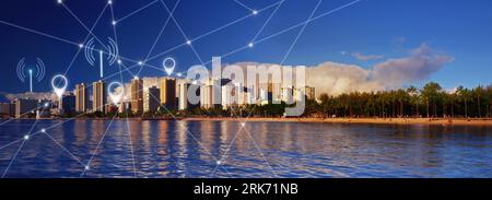 Ville, Internet et bannière, connectivité sans fil avec le bâtiment, abstrait technologique et communication avec la rivière. Localisation, connexion et urbain Banque D'Images