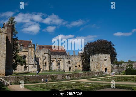 Extérieur arrière à Penshurst place Manor House à Penshurst, Kent en août. Banque D'Images