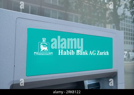 LONDRES- 27 JUILLET 2023 : succursale de Zurich Habib Bank AG sur Baker Street-, banque commerciale multinationale suisse Banque D'Images