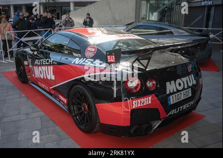 Vue arrière d'une Nissan Skyline GTR R35 avec autocollants Motul et 6To6 Banque D'Images