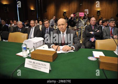 Bildnummer: 53984573  Datum: 27.04.2010  Copyright: imago/Xinhua (100427) -- WASHINGTON, April 27, 2010 (Xinhua) -- Lloyd Blankfein, Chairman and Chief Executive Officer of the Goldman Sachs Group Inc., attends the investigations hearing on Wall Street and the Financial Crisis: The Role of Investment Banks, at US Senate Permanent Subcommittee of the Homeland Security and Government Affairs, in Washington D.C., the United States, April 27, 2010. (Xinhua/Zhang Jun) (zw) (3)U.S.-WASHINGTON-ECONOMY-GOLDMAN-HEARING-BLANKFEIN PUBLICATIONxNOTxINxCHN People Politik Wirtschaft kbdig xmk 2010 quer  o0 A Stock Photo