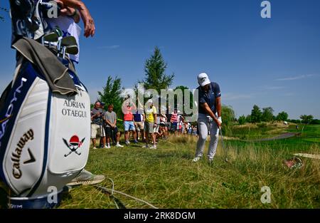 Vysoky Ujezd, République tchèque. 24 août 2023. Le golfeur espagnol Adrian Otaegui en action lors du tournoi de golf des maîtres tchèques, qui fait partie de l'European DP World Tour, le 24 août 2023, à l'Albatross Golf Resort, à Vysoky Ujezd, République tchèque. Crédit : Roman Vondrous/CTK photo/Alamy Live News Banque D'Images