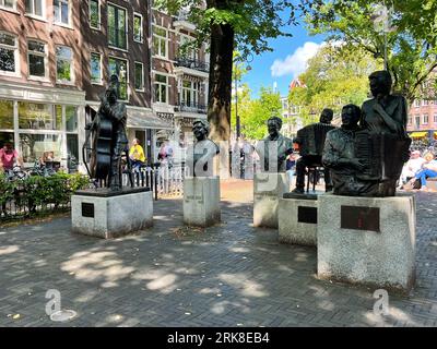 Amsterdam, pays-Bas. Août 11, 2023.statues de célèbres chanteurs d'Amsterdam. Photo de haute qualité Banque D'Images