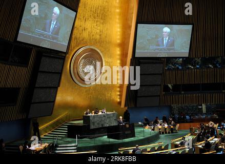 Bildnummer : 54030417 Datum : 06.05.2010 Copyright : imago/Xinhua (100506) -- NEW YORK, 6 mai 2010 (Xinhua) -- Représentant permanent de la Russie auprès de l'Organisation des Nations Unies Vitaly I. Churkin prend la parole lors d’une réunion spéciale de l’Assemblée générale commémorant le 65e anniversaire de la Seconde Guerre mondiale au siège de l’ONU à New York, aux États-Unis, le 6 mai 2010. (Xinhua/Shen Hong) (zw) (6)U.S.-NEW YORK-un-WORLD WAR II-REMEMORATION PUBLICATIONxNOTxINxCHN People Politik totale kbdig xdp 2010 quer o0 Generalversammlung Bildnummer 54030417 Date 06 05 2010 Copyright Imago XINHUA New York Mai 6 2010 Banque D'Images