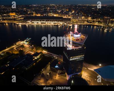 Amsterdam, 19 août 2023, pays-Bas. Horizon d'Amsterdam la nuit, Amsterdam Lookout Tower. Banque D'Images