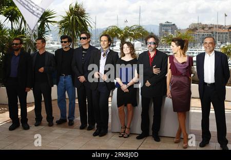 Bildnummer: 54043912  Datum: 12.05.2010  Copyright: imago/Xinhua (100512) -- CANNES, May 12, 2010 (Xinhua) -- Jury members of the 63rd Cannes Film Festival, Indian director and actor Shekhar Kapur, French director Emmanuel Carrere, Spanish director Victor Erice, Puerto Rican actor Benicio Del Toro, French composer Alexandre Desplat, Italian actress Giovanna Mezzogiorno, US director Tim Burton, British actress Kate Beckinsale and Head of Italy s national film museum Alberto Barbera (from L to R) pose during the photocall of the members of the jury at the 63rd Cannes Film Festival in Cannes, Fra Stock Photo