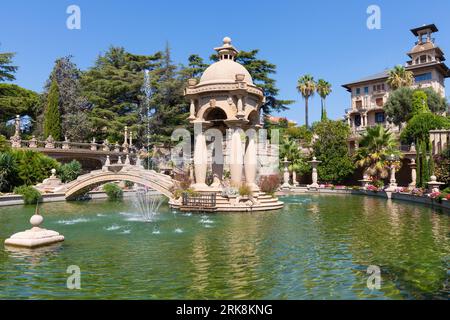 Imperia, Italie - 14 août 2023 : Villa Grock - manoir italien de Grock avec jardin, fontaine, bel été Banque D'Images