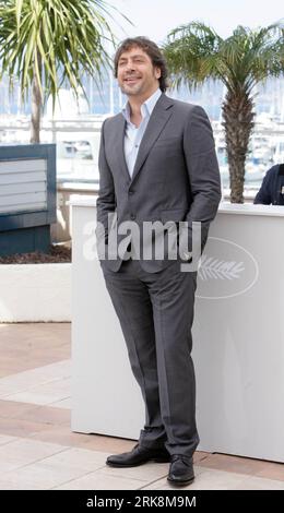 Bildnummer : 54055934 Datum : 17.05.2010 Copyright : imago/Xinhua (100518) -- CANNES, 18 mai 2010 (Xinhua) -- l'acteur Javier Bardem pose lors d'un photocall pour le film Biutiful au 63e Festival de Cannes, le 17 mai 2010. (Xinhua/Xiao He)(zx) (4)FRANCE-CANNES-FILM-BIUTIFUL PUBLICATIONxNOTxINxCHN Entertainment Kultur People film 63 internationale Filmfestspiele Cannes Filmfestival premiumd xint Freisteller kbdig xcb 2010 hoch o0 optimistisch Bildnummer Imagdnummer 54055934 Date 17 05 2010 Copyright o XINHUA acteur xinhua Bardem pour la photo Javier 18 2010 mai Banque D'Images