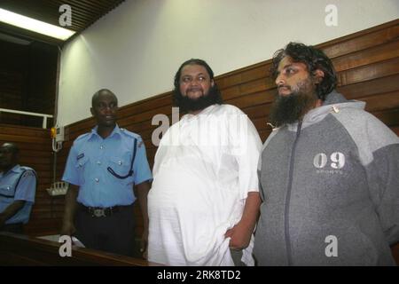 Bildnummer : 54073119 Datum : 24.05.2010 Copyright : imago/Xinhua (100524) -- MOMBASA, 24 mai 2010 (Xinhua) -- deux suspects de terrorisme qui sont des responsables d'une organisation connue sous le nom de la Jeunesse musulmane de Mombasa, se présentent devant un tribunal à Mombasa, une ville portuaire du Kenya, le 24 mai 2010. Les deux suspects de terrorisme arrêtés ce week-end par la police kenyane en relation avec un entraînement militaire illégal à Mombasa ont été inculpés lundi devant un tribunal de plusieurs chefs d’accusation d’être en possession d’armes à feu. (Xinhua/Joy Nabukewa) (wjd) (2)KENYA-TERROR SUSPECTS-CHARGE PUBLICATIONxNOTxINxCHN Gesellschaft Terror Verdächtige Terrorv Banque D'Images