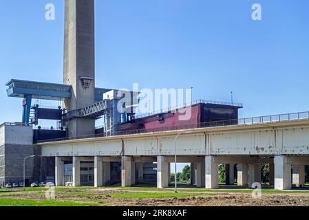 Caisson sur l'avion incliné de Ronquières, ascenseur à bateau sur le canal Bruxelles-Charleroi à Braine-le-Comte, province du Hainaut, Wallonie, Belgique Banque D'Images