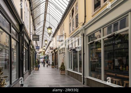 Wyndham Arcade, l'une des nombreuses arcades commerçantes victoriennes du centre-ville de Cardiff. Banque D'Images