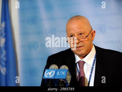 Bildnummer : 54146374 Datum : 14.06.2010 Copyright : imago/Xinhua (100615) -- NEW YORK, 15 juin 2010 (Xinhua) -- Claude Heller, ambassadeur du Mexique aux Nations Unies, président du conseil de sécurité pour ce mois-ci, discours lors d une conférence de presse après que le conseil a tenu deux réunions distinctes avec la République de Corée (ROK) et la République démocratique de Corée (RPDC) pour discuter de l affaire du naufrage d un navire de guerre de la République de Corée à New York, aux États-Unis, le 14 juin 2010. Le Conseil de sécurité des Nations Unies est gravement préoccupé par l'incident concernant le naufrage du navire de guerre Cheona de la République de Corée (République de Corée) Banque D'Images