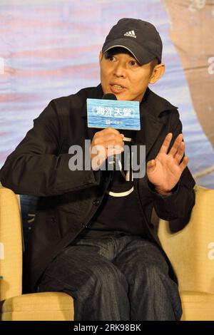 Bildnummer : 54150643 Datum : 16.06.2010 Copyright : imago/Xinhua (100617) -- SHENZHEN, 17 juin 2010 (Xinhua) -- l'acteur chinois Jet Li assiste à une conférence de presse caritative du film Ocean Heaven à Shenzhen, dans la province du Guangdong, le 16 juin 2010. (Xinhua/Feng Ming) (MCG) CHINA-GUANGDONG-SHENZHEN-FILM-OCEAN HEAVEN-PRESS CONFERENCE (CN) PUBLICATIONxNOTxINxCHN People Kultur film Pressetermin kbdig xdp premiumd xint 2010 hoch 54150643 Date 16 06 2010 Copyright Imago XINHUA Shenzhen juin 17 2010 XINHUA l'acteur chinois Jet Left assiste à une conférence de presse de première de charité de Banque D'Images