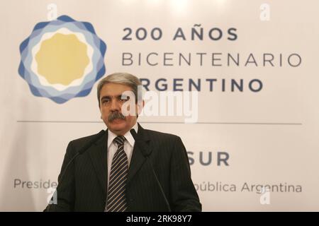 Bildnummer : 54153841 Datum : 18.06.2010 Copyright : imago/Xinhua (100618) -- BUENOS AIRES, 18 juin 2010 (Xinhua) -- le chef du cabinet argentin Anibal Fernandez s'adresse à une conférence de presse à Buenos Aires, Argentine, le 18 juin 2010. Le ministre argentin des Affaires étrangères a démissionné vendredi et il sera remplacé par l ambassadeur actuel de l Argentine aux États-Unis , selon Fernandez. (Xinhua/Juan Vittori) (zw) (2)ARGENTINE-MINISTRE DES AFFAIRES ÉTRANGÈRES-DÉMISSIONNER PUBLICATIONxNOTxINxCHN Politik people premiumd xint kbdig xng 2010 quer Bildnummer 54153841 Date 18 06 2010 Copyright Imago XINHUA Buenos Aires juin 18 Banque D'Images