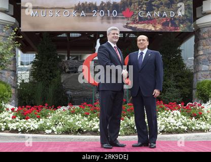 Bildnummer : 54175439 Datum : 25.06.2010 Copyright : imago/Xinhua (100625) -- HUNTSVILLE, le 25 juin 2010 (Xinhua) -- le Premier ministre canadien Stephen Harper (non représenté) accueille le Premier ministre italien Silvio Berlusconi au Sommet du G-8 au Deerhurst Resort, à Huntsville, en Ontario, le 25 juin 2010. (Xinhua/Pool) (6)CANADA-HUNTSVILLE-G 8 SUMMIT-OPEN PUBLICATIONxNOTxINxCHN Politik G8 G20 G 8 20 Gipfel Toronto People premiumd xint kbdig xng 2010 quer Highlight Bildnummer 54175439 Date 25 06 2010 Copyright Imago XINHUA 100 625 Huntsville juin 25 2010 XINHUA Premier ministre canadien Stephen Harper Banque D'Images