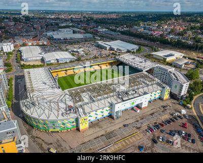 Terrain du club de football de la ville de Norwich dans le centre-ville de Norwich. Vue aérienne du terrain de la maison des Canaries. Banque D'Images