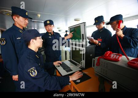 Bildnummer: 54211027  Datum: 01.07.2010  Copyright: imago/Xinhua (100706) -- ZHOUSHAN(ZHEJIANG), July 6, 2010 (Xinhua) -- The undated photo shows Chinese Peoples Liberation Army (PLA) Navy officers and soldiers attend a routine live-ammunition training in the East China Sea. The training was held by the Navy s East China Sea Fleet recently. (Xinhua/Zha Chunming) (ypf) (1)CHINA-PLA NAVY-TRAINING (CN) PUBLICATIONxNOTxINxCHN Gesellschaft Militär Marine Übung Marineübung kbdig xsk 2010 quer; Aufnahmedatum geschätzt    Bildnummer 54211027 Date 01 07 2010 Copyright Imago XINHUA  Zhou Shan Zhejiang J Banque D'Images