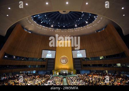 Bildnummer : 54211421 Datum : 06.07.2010 Copyright : imago/Xinhua la Reine Elizabeth II de Grande-Bretagne s'adresse à l'Assemblée générale des Nations Unies au siège de l'ONU à New York, aux États-Unis, le 6 juillet 2010. (Xinhua/Shen Hong) (zw) (5)U.S.-NEW YORK-un-BRITAIN-QUEEN PUBLICATIONxNOTxINxCHN Politik Entertainment People Adel Royals UNO Vollversammlung premiumd xint kbdig xsp 2010 quer o00 Generalversammlung Rede totale Gebäude Bildnummer 54211421 Date 06 07 2010 Copyright Imago XINHUA Grande-Bretagne la Reine Elizabeth II s'adresse À la Nouvelle Assemblée générale des Nations Unies Banque D'Images