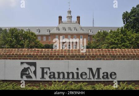 (100709) -- WASHINGTON D.C., July 9, 2010 (Xinhua) -- Photo taken on July 8, 2010 shows the logo of Fannie Mae outside its headquarters in Washington D.C., capital of the United States. The New York Stock Exchange and the Chicago Stock Exchange suspended trading of Fannie Mae s common and preferred stock prior to the market open on Thursday. (Xinhua/Zhang Jun)(wjd) (2)US-ECONOMY-MORTGAGE-FANNIE MAE PUBLICATIONxNOTxINxCHN Stock Photo