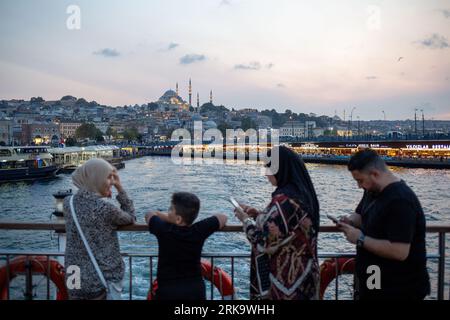 24 août 2023 : vie quotidienne à Istanbul malgré la hausse des taux d'inflation le 24 août 2023 en Turquie. La Banque centrale turque a augmenté son taux directeur de 17,5 % à 25 %, tenant ainsi sa promesse de resserrement. L’inflation est en baisse depuis qu’elle a culminé à 85 % en octobre 2022, mais est passée de 38 % en juin de cette année à près de 48 % en juillet. (Image de crédit : © Tolga Ildun/ZUMA Press Wire) USAGE ÉDITORIAL SEULEMENT! Non destiné à UN USAGE commercial ! Banque D'Images