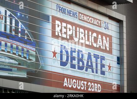 Milwaukee, Wisconsin, États-Unis - 23 août 2023 : un signe promouvant le premier débat présidentiel républicain de 2024. Banque D'Images
