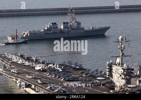 Bildnummer : 54250822 Datum : 25.07.2010 Copyright : imago/Xinhua (100725) -- 25 juillet 2010 (Xinhua) -- le porte-avions américain à propulsion nucléaire USS George Washington (en bas) et le destroyer de missiles guidés de classe Arleigh Burke USS McCampbell (en haut) partent pour des exercices navals et aériens conjoints avec la Corée du Sud dans un port naval de Busan, en Corée du Sud, le 25 juillet 2010. La Corée du Sud et les États-Unis ont commencé dimanche leurs exercices militaires conjoints à grande échelle au large de la côte est de la péninsule coréenne, comme prévu. (Xinhua/Yonhap)(Corée du Sud Out) (ypf) PERCEUSES CONJOINTES CORÉE DU SUD-États-Unis PUBLICATIONxNOTxINxCHN Gesell Banque D'Images