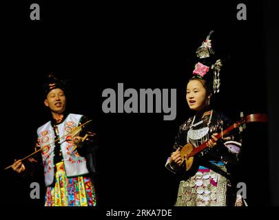 Bildnummer: 54281295  Datum: 06.08.2010  Copyright: imago/Xinhua (100807) -- EDINBURGH, Aug. 7, 2010 (Xinhua) -- Performers from the Ethnic Song & Dance Troupe of China s Guizhou Province stage their show Rhythm of the Drums: Song of the Citada featuring the Miao and the Dong ethnic groups in southwest China, on the first day of Edinburgh Festival Fringe, in Edinburgh, Britain, Aug. 6, 2010. The Fringe started here on Friday and will last until Aug. 30. As a part of Edinburgh s annual August art season, this year s Fringe expects over 40,000 performances of 2,453 shows to be staged at various Stock Photo